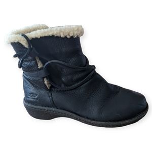 UGG Australia black leather bootie sz 9